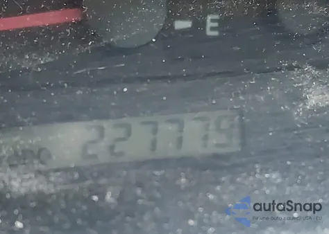 2004 Toyota Camry Le z USA, uszkodzony, nr VIN 4T1BE32K74U893868